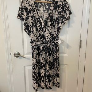 Nine West V Neck maxie Dress flutter sleeves